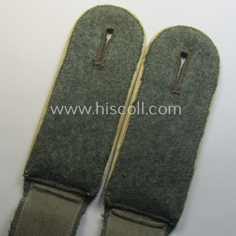 Pair of WH (Heeres), early- (ie. mid-) war-period- (ie. 'M41- o. M43'-) pattern EM-type shoulderstraps as piped in the white-coloured branchcolour as was intended for a: 'Soldat eines Infanterie-Rgts.'