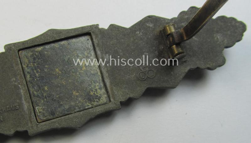 Attractive, 'Nahkampfspange in Bronze' (or: bronze-class close-combat clasp ie. CCC) being a maker- (ie. 'FLL'-) marked, so-called: '3rd pattern'-specimen as was produced by the maker- (ie. 'Hersteller') 'Friedrich Linden'