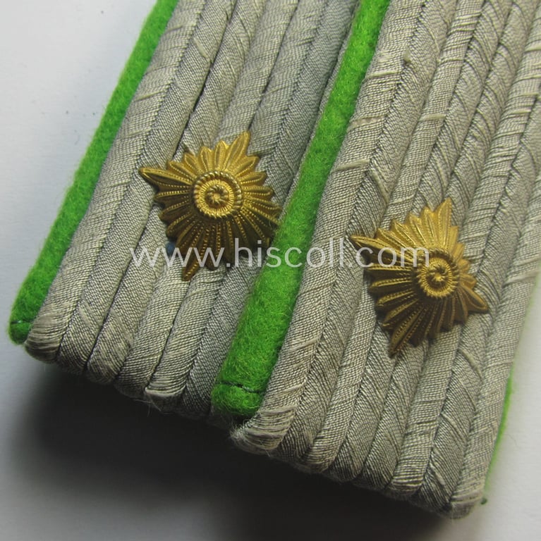 Minimally used- and/or worn, fully matching pair of WH (Heeres) officers'-type shoulderboards: 'Oberleutnant eines Panzer-Grenadier-Rgts.'