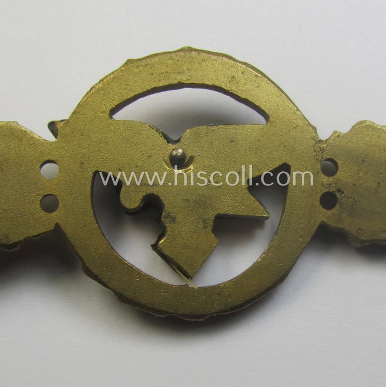 Tombak- (ie. 'Buntmetall'-) based- and/or (typical) non-maker-marked example of a WH (Luftwaffe) 'Frontflugspange für Transport- u. Luftlandeflieger in Gold' as presumably produced by the: 'C.E. Juncker'-company
