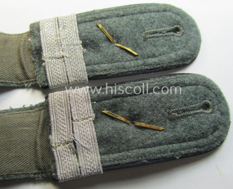 Superb - fully matching and actually scarcely seen! - pair of WH (Heeres) NCO-type (ie. 'M40- o. M43'-pattern) shoulderstraps as was intended for usage by a: 'Feldwebel u. Offiziers-Anwärter eines Pionier-Bataillons o. Regiments'