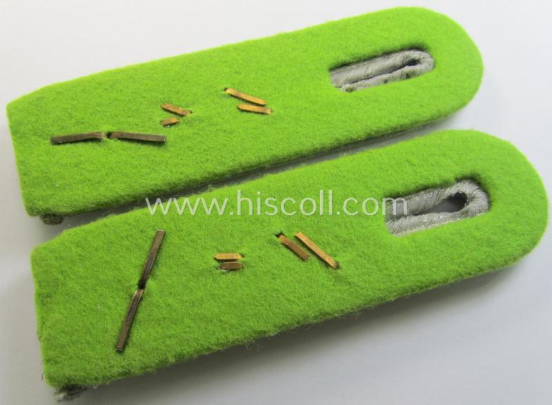 Stunning - fully matching and truly very rarely seen! - pair of WH (Heeres) 'cyphered', officers'-type shoulderboards as was specifically intended for an: 'Oberleutnant des Kradschützen-Bataillon 3 der Pz.- u. Inf.-Div.'