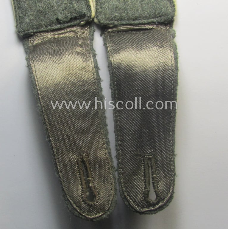 Pair of WH (Heeres), early- (ie. mid-) war-period- (ie. 'M41- o. M43'-) pattern EM-type shoulderstraps as piped in the white-coloured branchcolour as was intended for a: 'Soldat eines Infanterie-Rgts.'