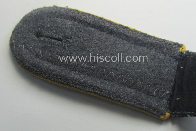 Single, mid- (ie. later-) war-period WH (Heeres) NCO-type shoulderstrap as piped in the golden-yellow- (ie. 'goldgelbener'-) coloured branchcolour as was intended for usage by an: 'Uffz. der Flieger o. Fallschirm-Trpn.'