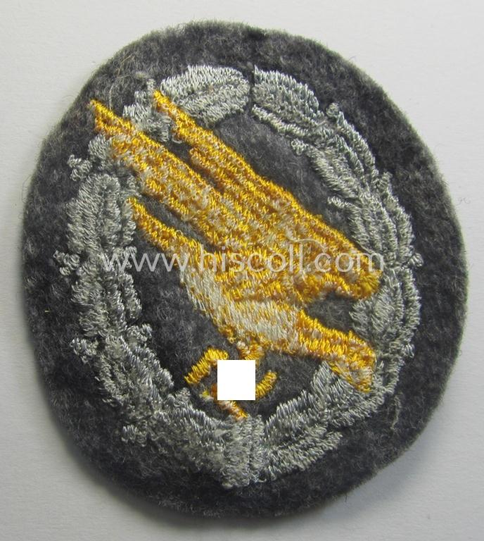 WH (Luftwaffe) 'Fallschirmschützen-Abzeichen in Stoff' (or: cloth-based paratroopers'-jump-badge) being nicely machine-embroidered specimen that come in a never used- ie. 'virtually mint-/unissued', condition