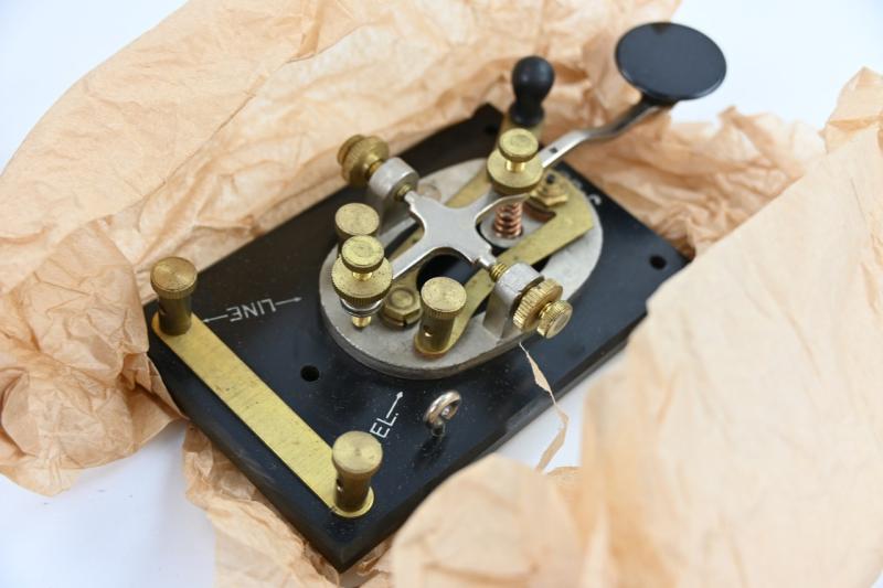 US WW2 Signal Corps Morse Key J-38 in Box