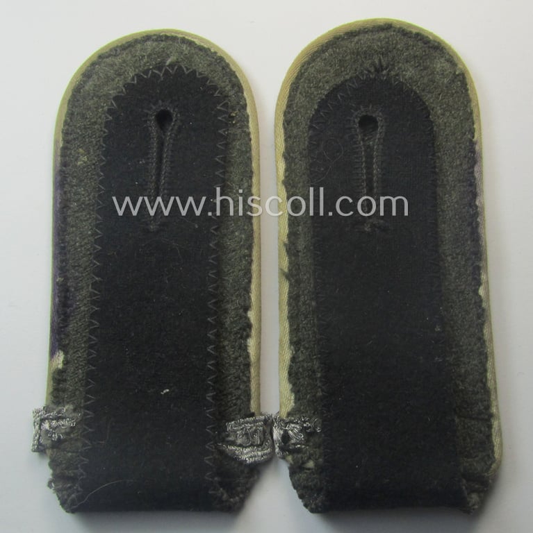Superb pair of Waffen-SS EM-type shoulderstraps as piped in the white-coloured branchcolour as was intended for usage by an: 'SS-Schütze u. Unterführer-Anwärter' who served within the: 'Waffen-SS Infanterie-Trpn.'