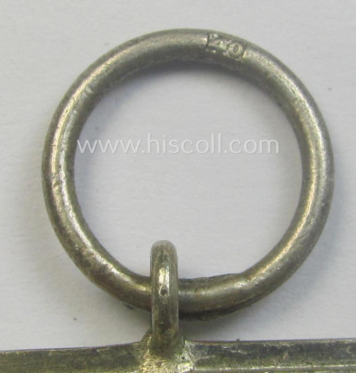 'Eisernes Kreuz II. Klasse' being a maker- (ie. '40'-) marked example that comes together with its non-confectioned ribbon (ie. 'Bandabschnitt') by the maker (ie. 'Hersteller'): 'Berg & Nolte'