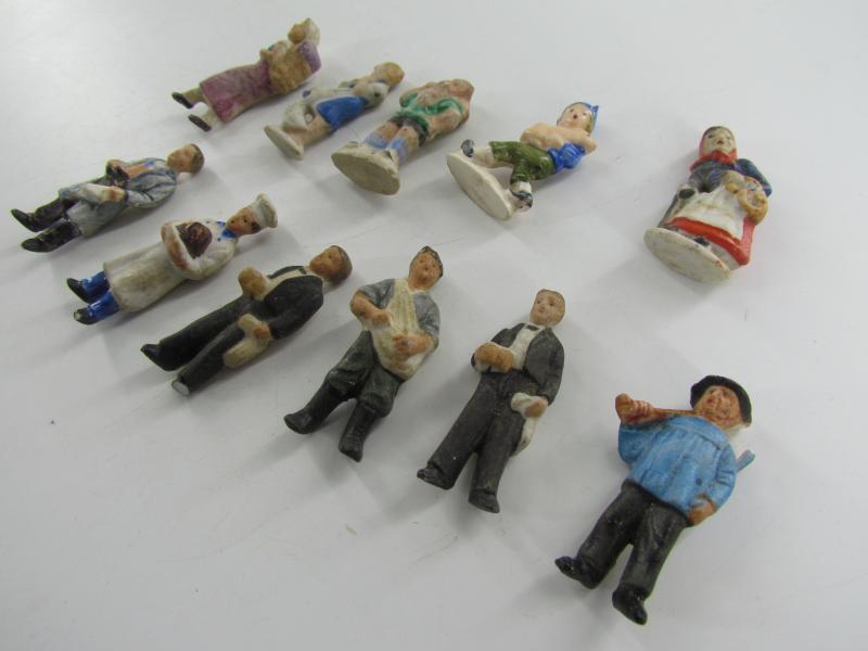 11 x Winterhilfswerk Porcelain Figures