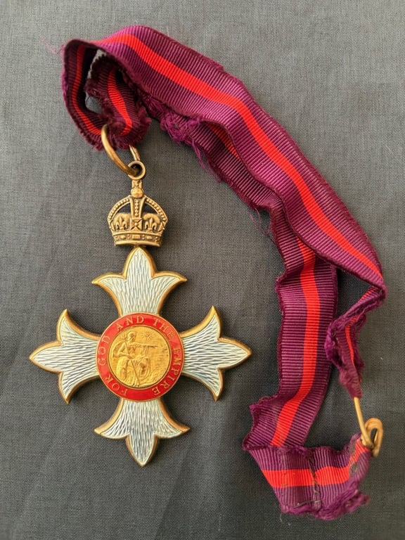 HARD TO FIND WW1 1917 BRITISH CASED 1ST TYPE MILITARY CBE MEDAL. ADDITIONAL PHOTOS