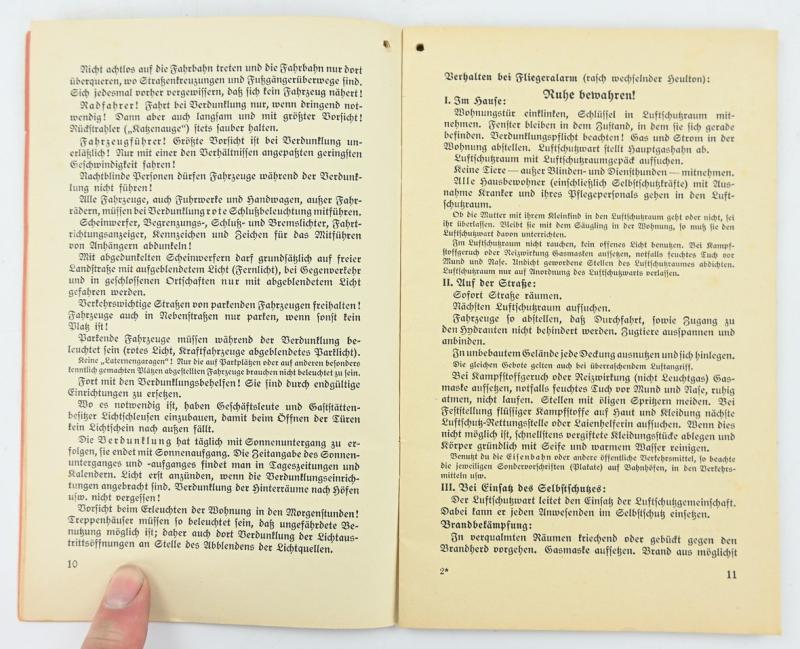 German Third Reich Period Booklet 'Was tue ich im Ernstfall?'