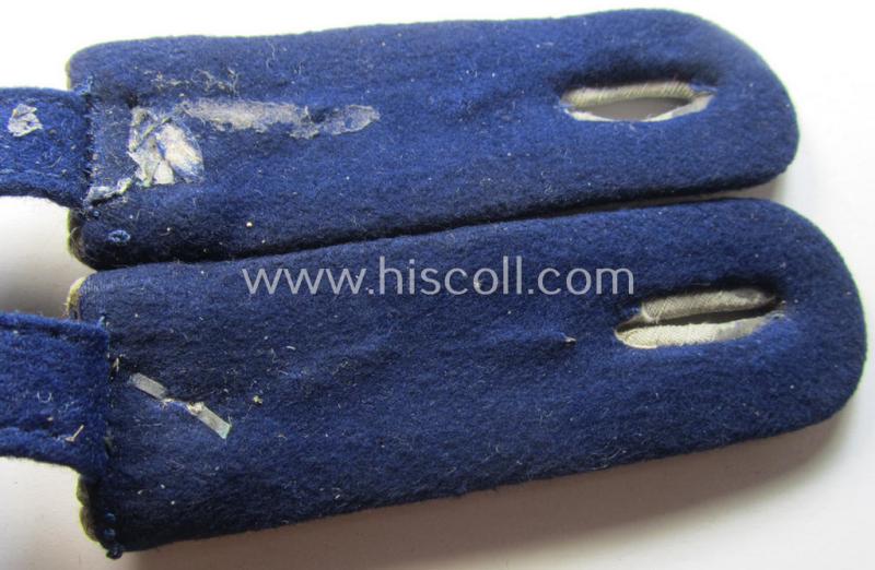 4-pieced WH (Heeres) officers'-type insignia-set as intended for an: 'Oberleutnant u. Arzt u. Mitglied der Sanitäts-Truppen'