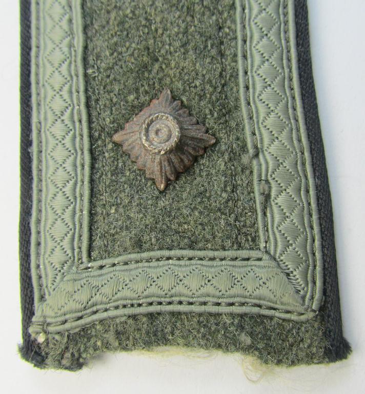 Single, later-war-period, so-called: 'M44'-pattern, simplified WH (Heeres) NCO-type shoulderstrap as piped in the black-coloured branchcolour as was intended for usage by a: 'Feldwebel der Pionier-Truppen'