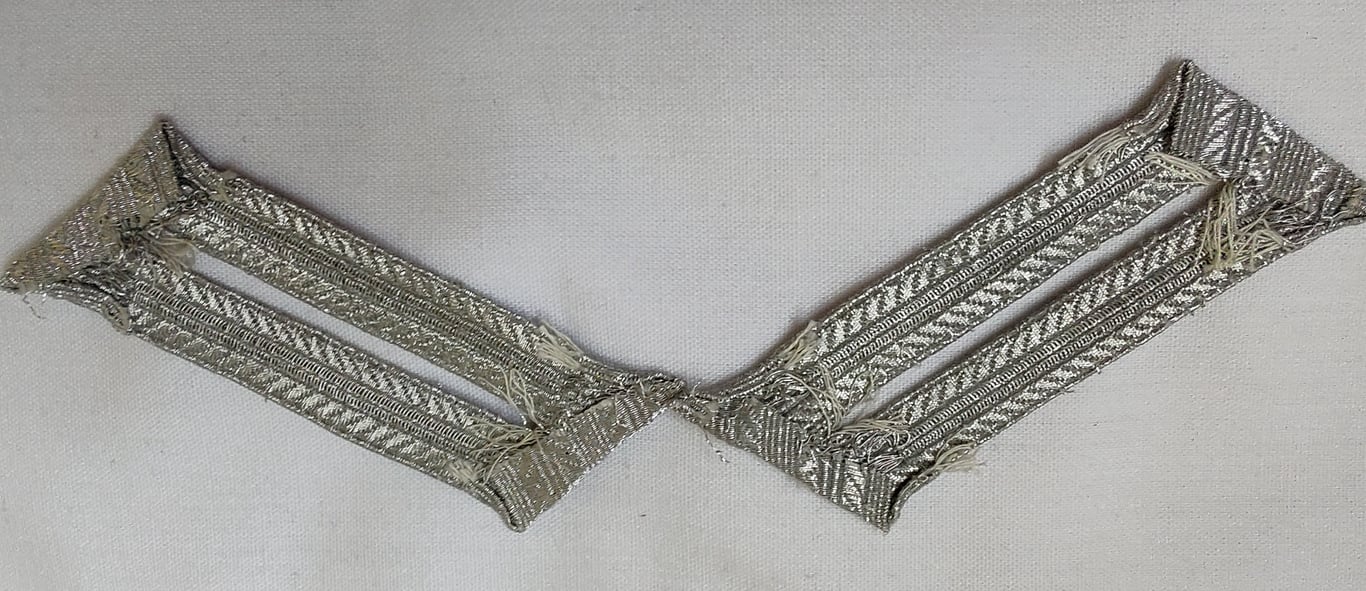 Matching pair of parade collar tab silvered litzen