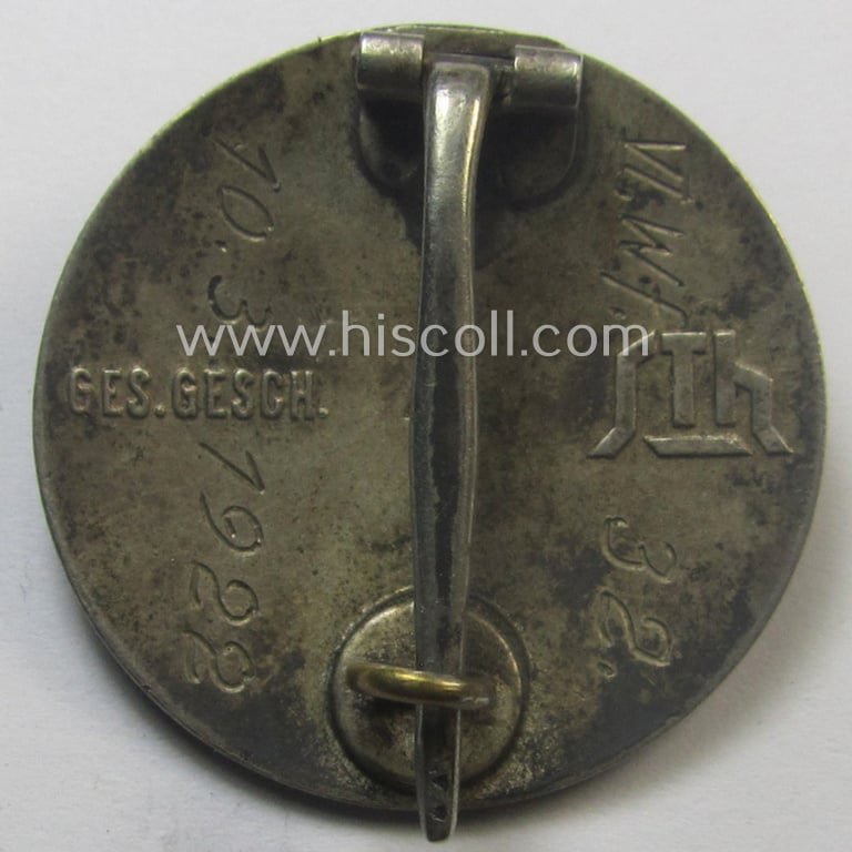 Rarely seen, enamelled lapel-pin: 'Der Stahlhelm' - Bund der Frontsoldaten (Sta) - Eintrittsabzeichen 1922' being a period-engraved example that comes in an overall very nicely preserved condition