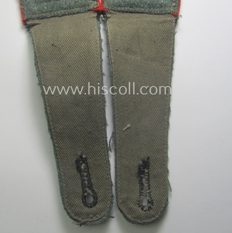 Pair of WH (Heeres) early-war-period- (ie. 'M40'-pattern and typical 'standard-issued') NCO-type shoulderstraps as intended for usage by an: 'Oberwachtmeister eines (Sturm)Art.-Abts. o. Rgts.'