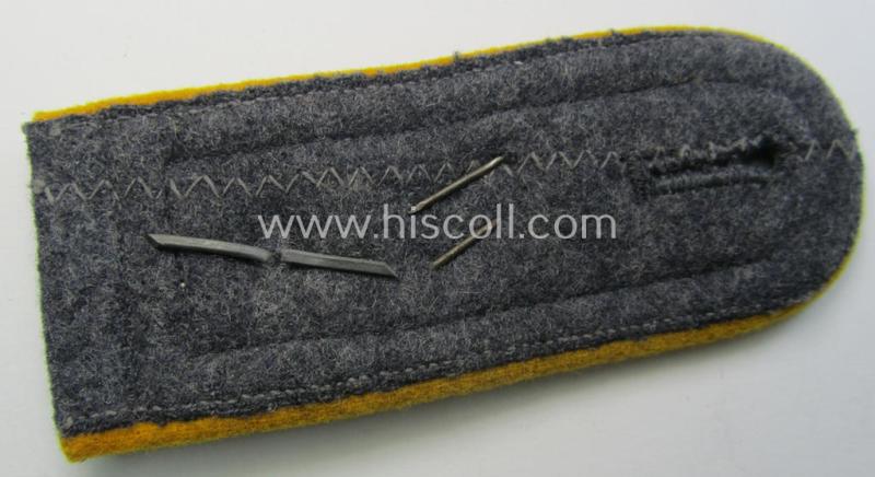 Attractive - albeit regrettably single but still scarcely seen! - WH (Luftwaffe) neatly 'cyphered', NCO-type shoulderstrap as was intended for a: 'Feldwebel der Flieger o. Fallschirmtruppen u. Mitglied einer LW-Kriegsschule'