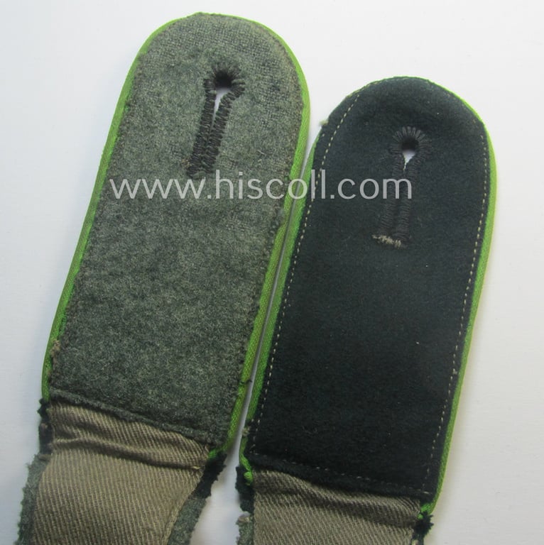 Pair of early- (ie. mid-) war-period so-called: 'M40 o. M41'-pattern, WH (Heeres) EM-type shoulderstraps as piped in the 'hellgrüner'-coloured branchcolour as intended for a: 'Soldat eines Panzer-Grenadier-Rgts. o. Abtlgs.'