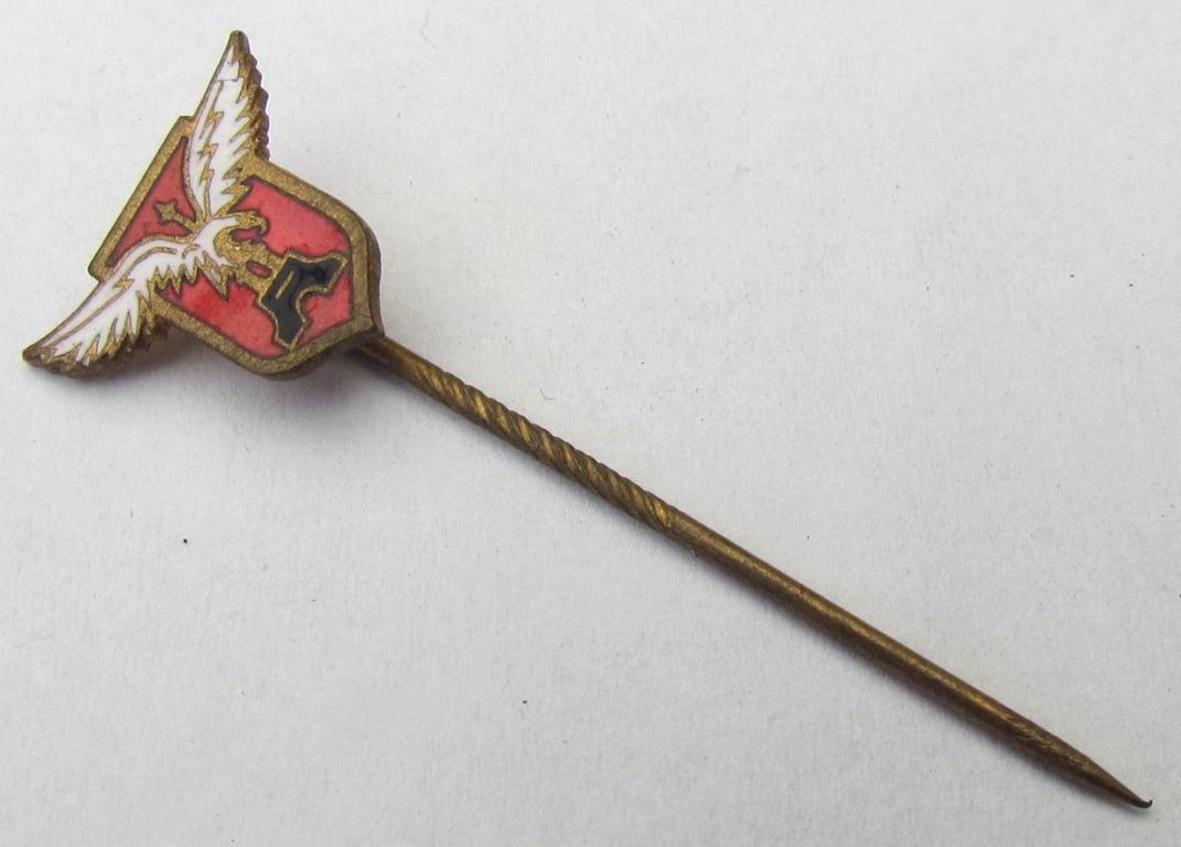 WWII German Luftwaffe Staffelnadel – Aufklärungsgruppe (F) 124