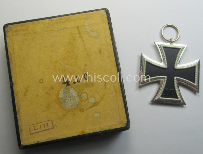 'Eisernes Kreuz II. Klasse' being a maker- (ie. 'L/11'-) marked example by the maker (ie. 'Hersteller'): 'Wilhelm Deumer' and that came stored in its (rarely seen!) 'LDO'-etui ie. box
