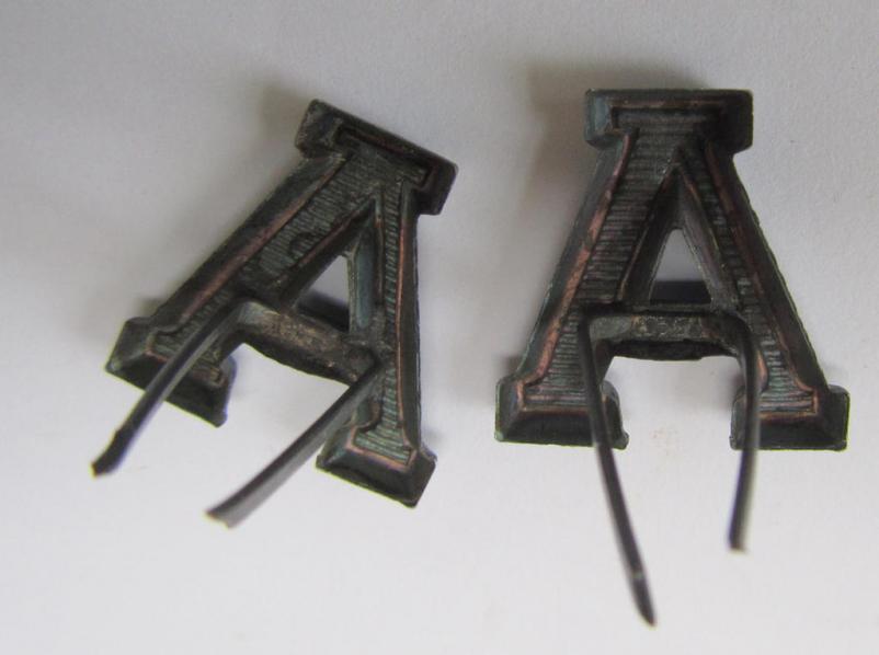 Fully matching pair of NCO-type- (thus silver-coloured-) SS- ie. SS-VT-related-, shoulderstrap 'A'-cyphers (ie. 'Ziffern') as was intended for usage on a pair of shoulderstraps for an NCO within the: 'SS-Verfügungstruppen-Artillerie-Standarte'