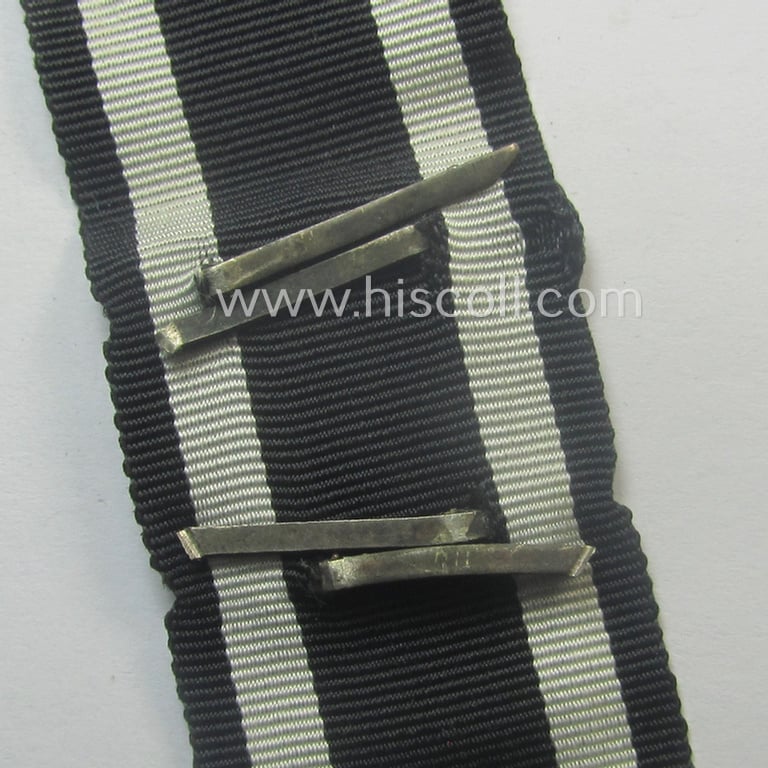 'Wiederholungsspange zum EK II. Klasse' (or: bar to the WWI IC second class) being an example of the 'Prinzengrösse' as was produced by the (scarcely found!) maker (ie. 'Hersteller') named: 'Ziemer & Söhne'