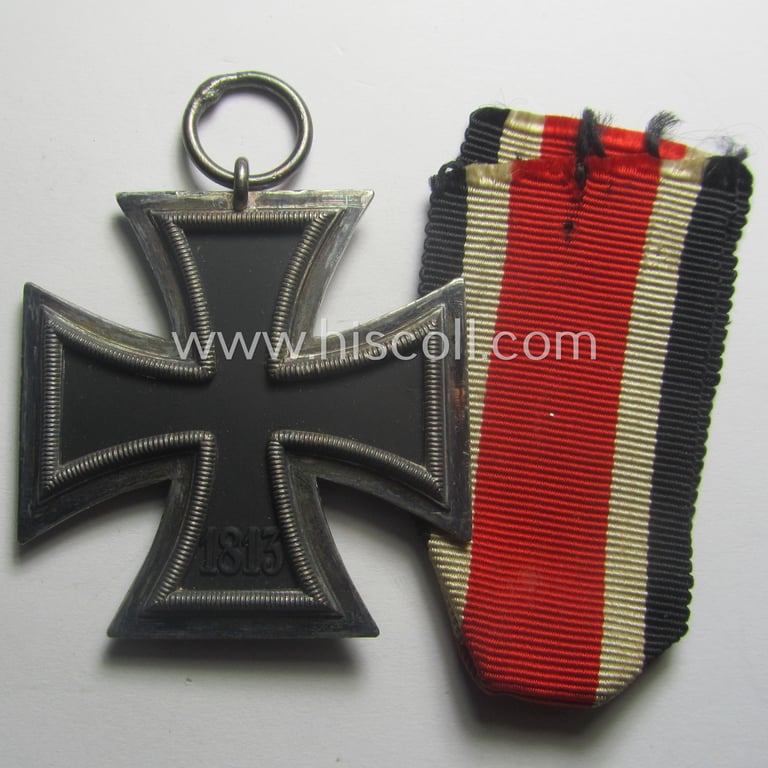 'Eisernes Kreuz II. Klasse' being a (typical) non-maker-marked example by a (by me) unidentified maker (ie. 'Hersteller')