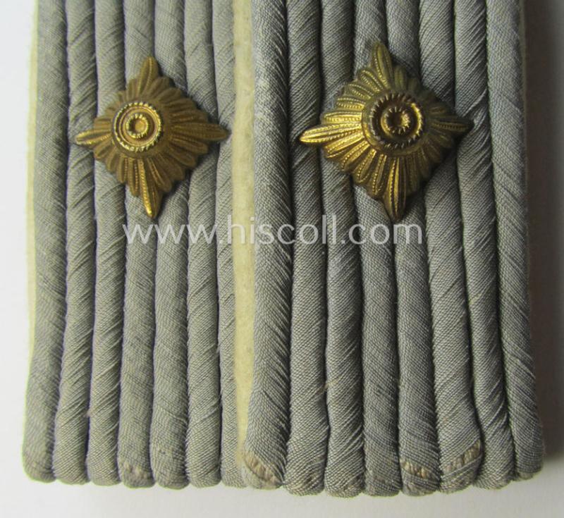 Pair of WH (Heeres) officers'-type shoulderboards: 'Oberleutnant eines Infanterie-Rgts.'