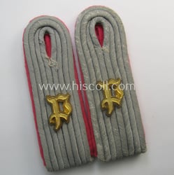 Pair of WH (Heeres) 'cyphered' officers'-type shoulderboards: 'Leutnant...