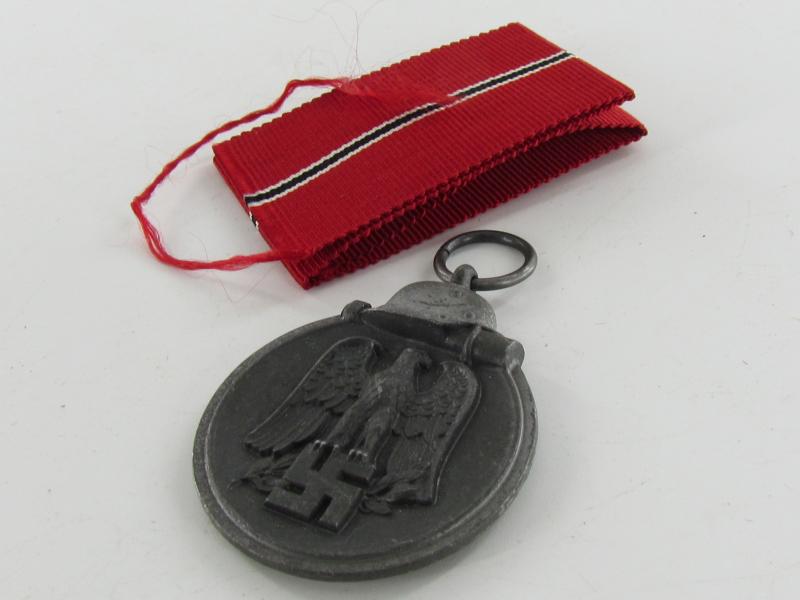 Winterschlacht im Osten 1941-42 Medal, Maker 6....Mint