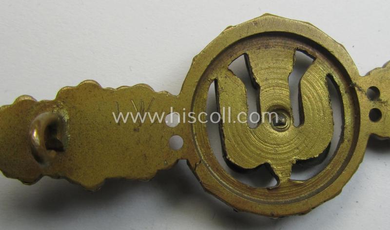 Tombak- (ie. 'Buntmetall'-) based- and/or non-maker-marked example of a WH (Luftwaffe) 'Frontflugspange für Kampfflieger in Gold' as presumably produced by the: 'C.E. Juncker'-company