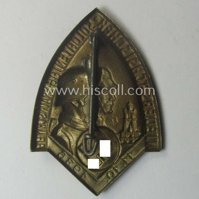 Commemorative, tin-based- and/or: golden-bronze-coloured N.S.D.A.P.- (ie. N.S.K.O.V.-) related 'tinnie', depicting two soldiers and that is showing the text: 'Niedersächsischer Soldatentag - Braunschweig - 11.10.1936'