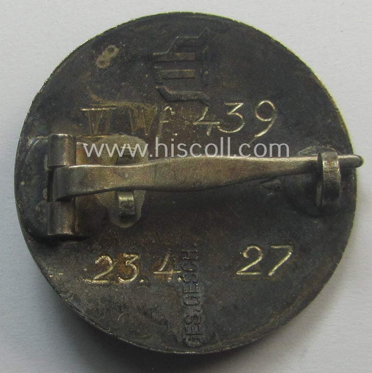 Enamelled lapel-pin: 'Der Stahlhelm' - Bund der Frontsoldaten (Sta) - Eintrittsabzeichen 1927' being a period-engraved example that comes in an overall very nicely preserved condition