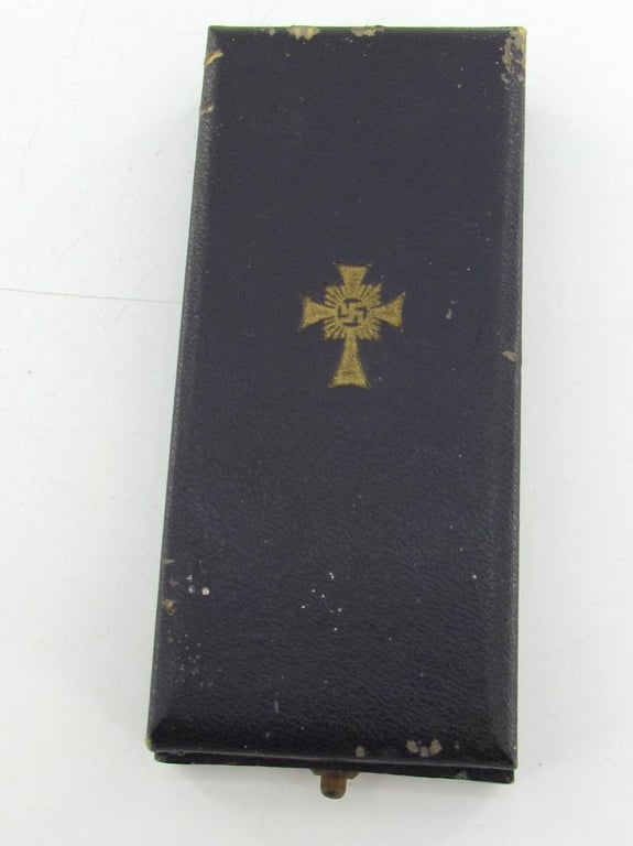 German Mothers Cross in Gold in Case "Wilhelm Deumer"