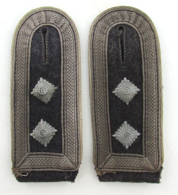 Luftwaffe Hermann Göring Division Oberfeldwebel shoulder boards.