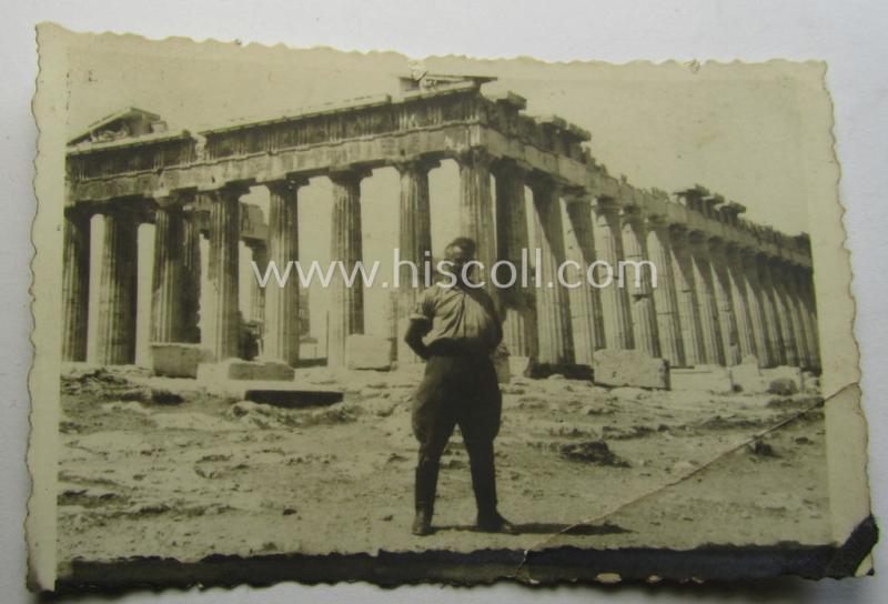 WH (LW-, Heeres- etc.) related and genuine silver-based) 'souvenir'-hanger from the Greek campaign depicting the: 'Parthenon' in Athens and showing the text: 'Andenken von Athen 1941'