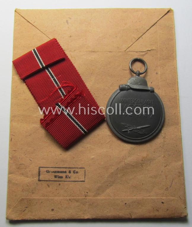 Superb medal-set: 'Winterschlacht im Osten 1941-42' being a non-maker-marked specimen by the maker- (ie. 'Hersteller') named: 'Grossmann & Co.' and that comes packed in its original ('variant') pouch of issue