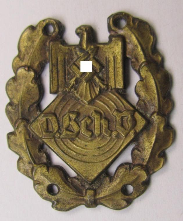 Small grouping comprising of two, bright golden-bronze-toned so-called: 'Kleine Auszeichnungen für Schiessleistung in Gold ohne Jahrensspange des Deutscher Schützenverbandes' (ie. 'DSV')