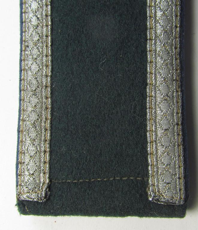 Neat - albeit regrettably single! - WH (Heeres) - I deem - early-war-period- (ie. 'M36/M40'-pattern) NCO-type shoulderstrap as was intended for usage by an: 'Unteroffizier eines Sanitäts-Rgts. o. Abts.'