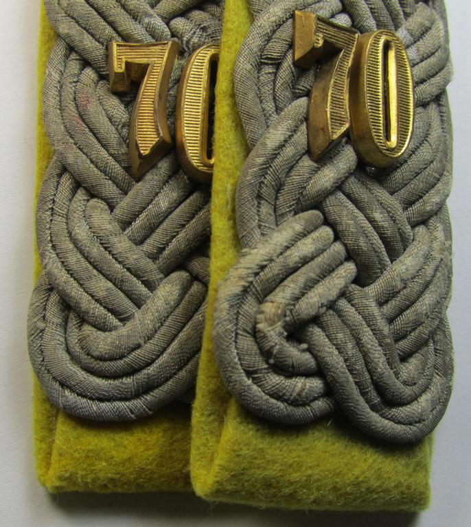 Attractive - and fully matching! - pair of WH (Heeres) neatly 'cyphered', officers'-pattern shoulderboards as piped in bright-yellow as was intended for a: 'Major des Gebirgskorps-Nachrichten-Abteilungs 70'