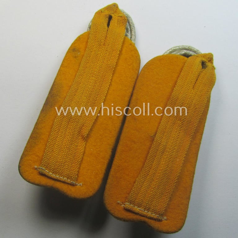 Pair of WH (Luftwaffe) officers'-type shoulderboards as was intended for usage by an: 'Oberstleutnant eines Flieger- o. Fallschirmjäger-Rgts.'