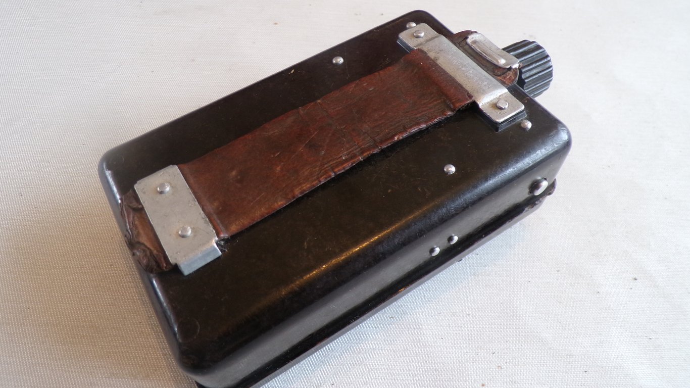 Bakelite Zeiler M. 4848 Flashlight w Dual Signaling Filters