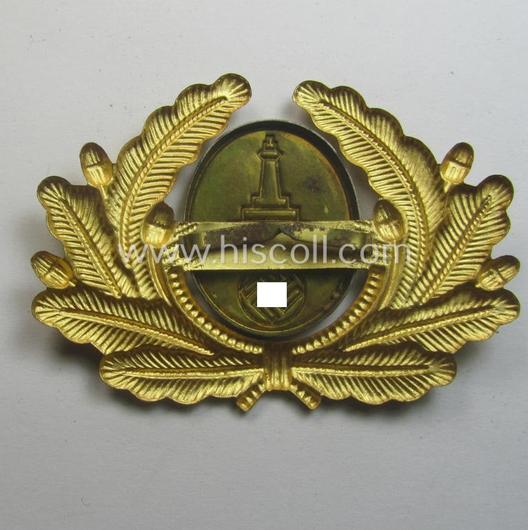 Tin-based- and/or: bright-golden-coloured (ie. painted) visor-cap-badge ie. wreath depicting the 'Kyfhäuser'-monument and/or 'swastika'-device