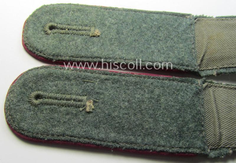 Pair WH (Heeres) EM-type shoulderstraps: 'Soldat eines (Nebel)Werfer-Rgts. o. Abtlgs.'