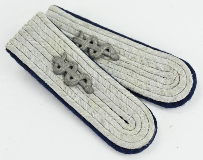 German WH Medical Shoulderboard Set