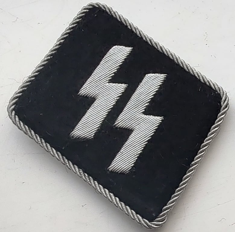 Waffen-SS officer Insignia to LAH
