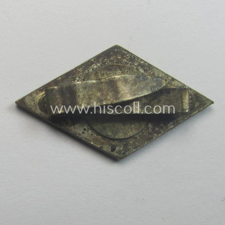 HJ (ie. 'Hitlerjugend') enamelled 'Fahrtenmesser'- (o. 'Schiffchen-Mütze') pin (ie.: 'Raute') that shows the makers-designation: 'RzM - M1/15' on its back