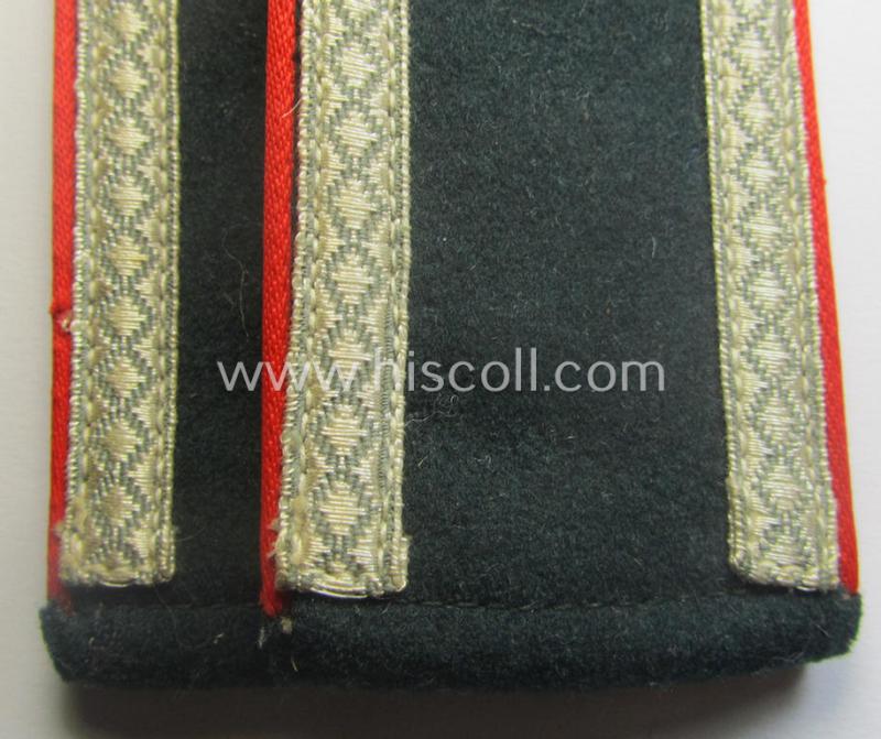 Pair of WH (Heeres) early-war-period- (ie. 'M40'-pattern) NCO-type shoulderstraps as was intended for usage by an: 'Unterwachtmeister eines (Sturm)Art.-Abts. o. Rgts.'