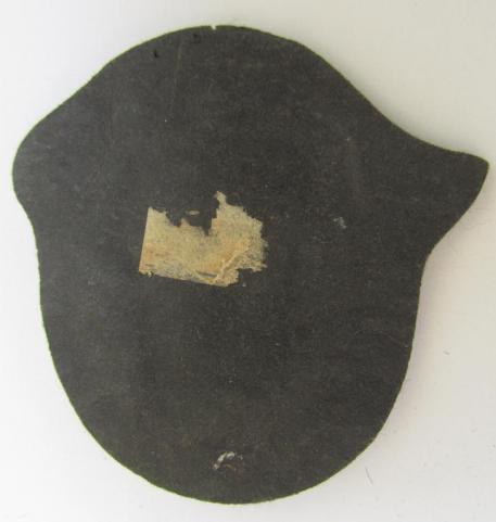 Attractive example of a WH (Luftwaffe) 'Beobachtersabzeichen in Stoff' (or: observers-badge in cloth) being a neatly machine-stitched- and/or nicely 'padded' specimen