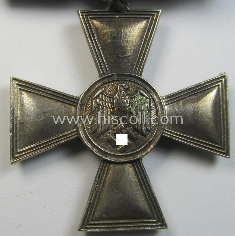 Superb, WH (Heeres o. KM) so-called: 'Einzelspange' (being of the detachable-pattern!) showing a: 'WH-DA 2. Stufe' (as was intended for 18 years of service) and that comes with its accompanying, single-pieced: 'Feld- o. Bandspange'